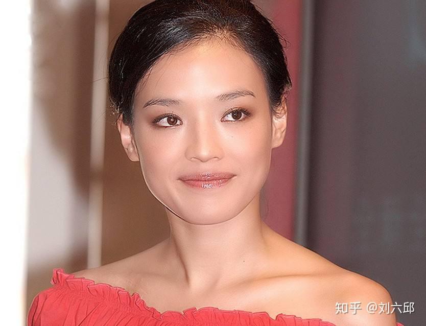 方脸女生怎么弱化脸型的方感. - 知乎