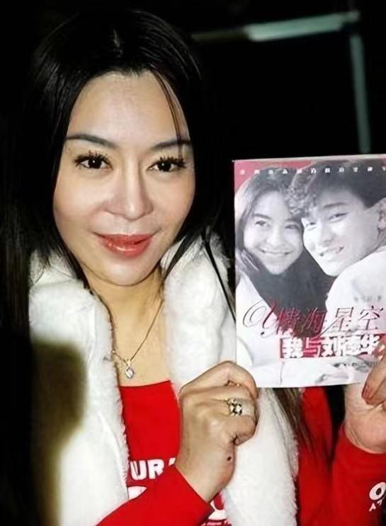 62岁刘德华和赖文慧关系曝光,原来除了结婚证啥都给了