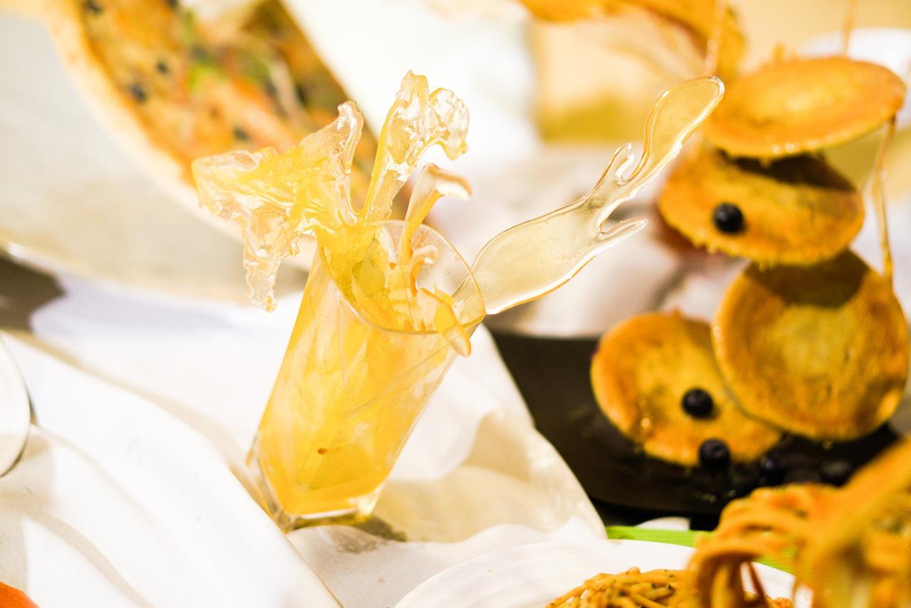 汽车泼油漆怎么办