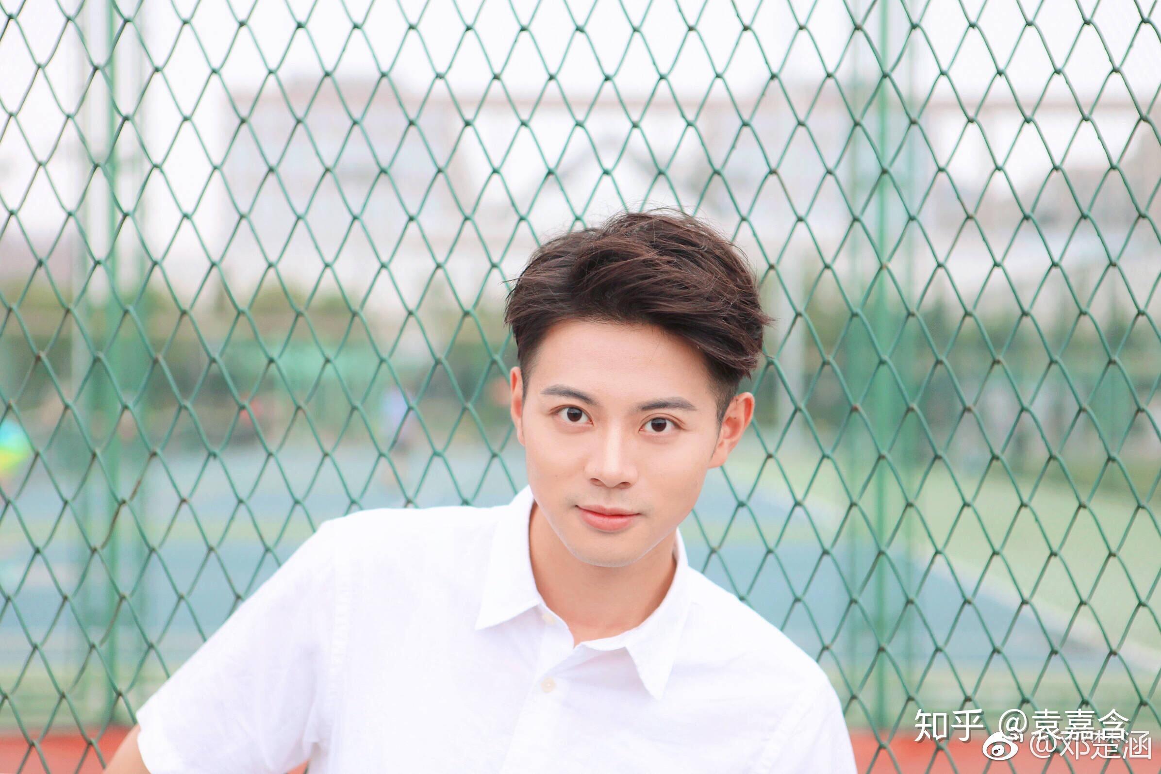 有哪些素人(重点是素人)男生的颜值符合小说男主的标准?