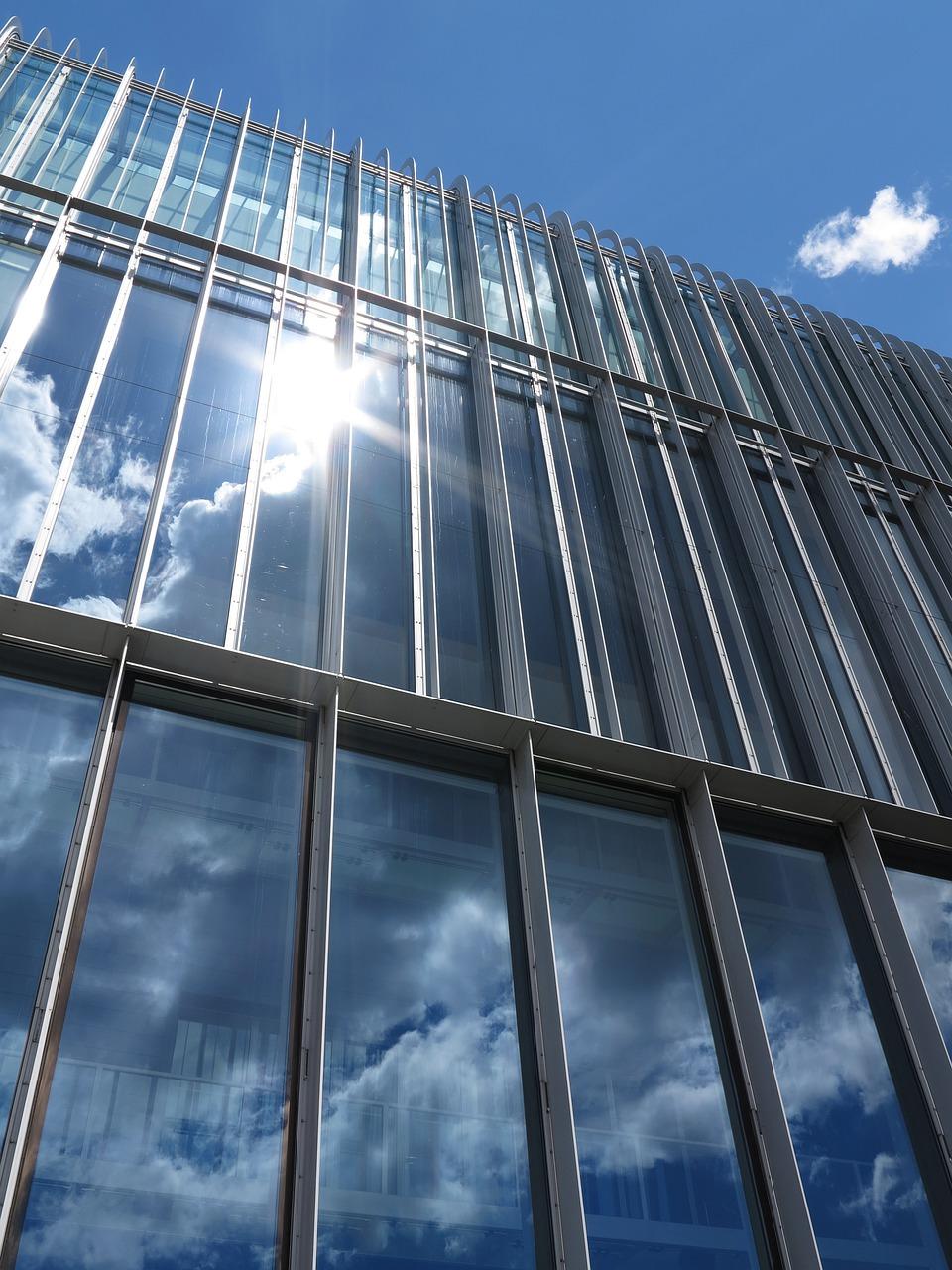 4. 玻璃配置价更高