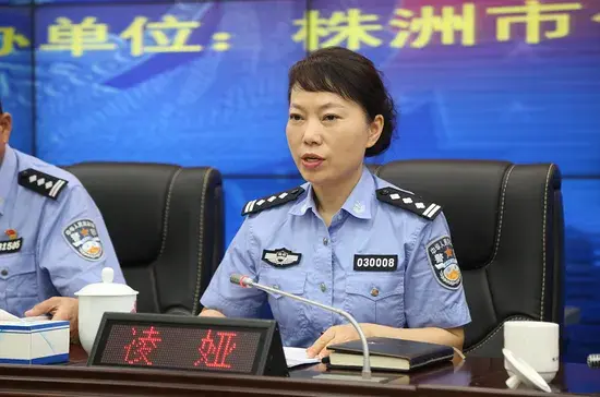 女警花凌娅自首,“瘾”犯了就脱衣服,命令下属伸手帮她“缓解” - 知乎