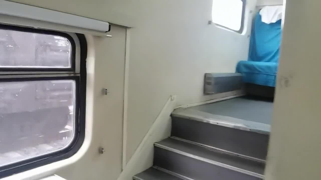 壮观齐齐哈尔开往大连的双层火车k550次列车经过白城站