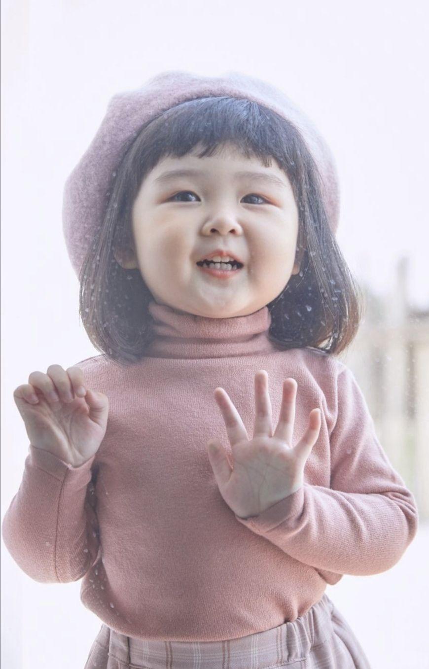 拜托拜托 这个超可爱 翻白眼的小女孩表情包是谁?