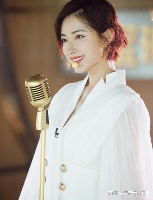 蹲一下万茜的美图呀! - 知乎