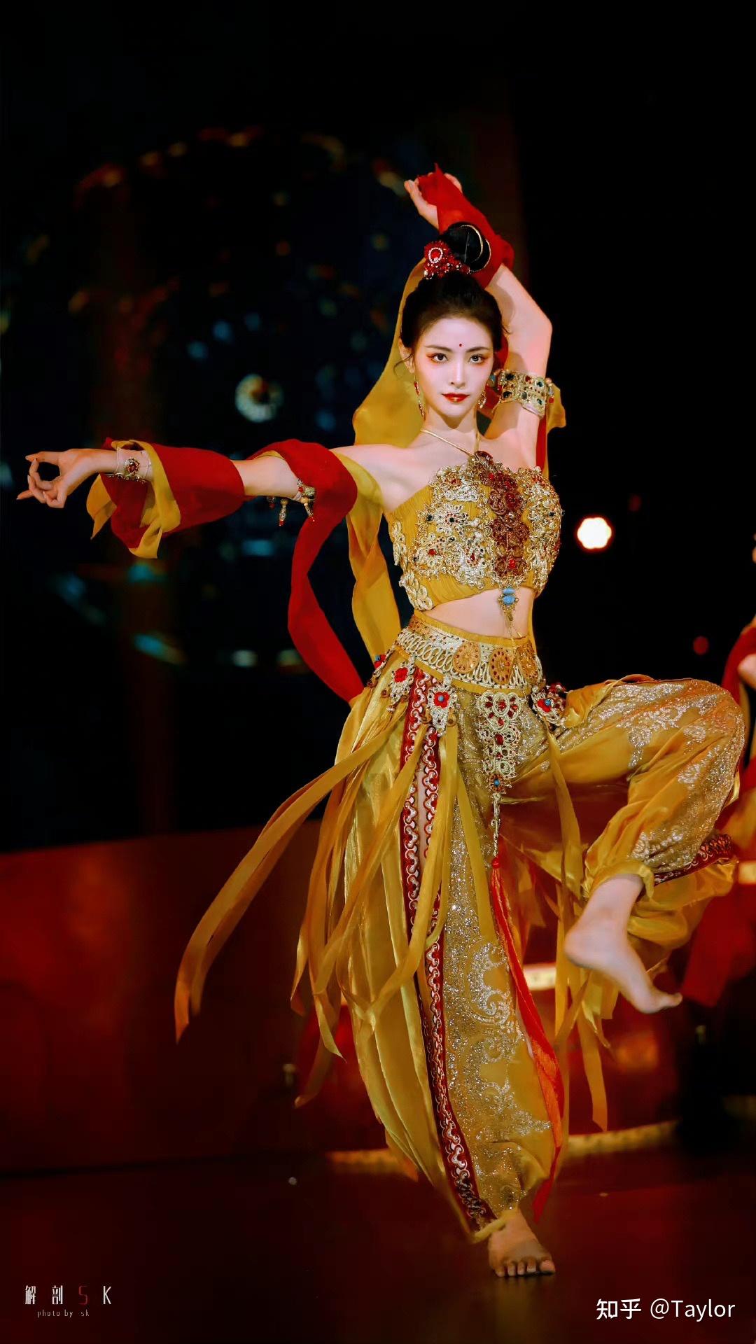 如何评价舞蹈生许佳琪组敦煌舞沁莲