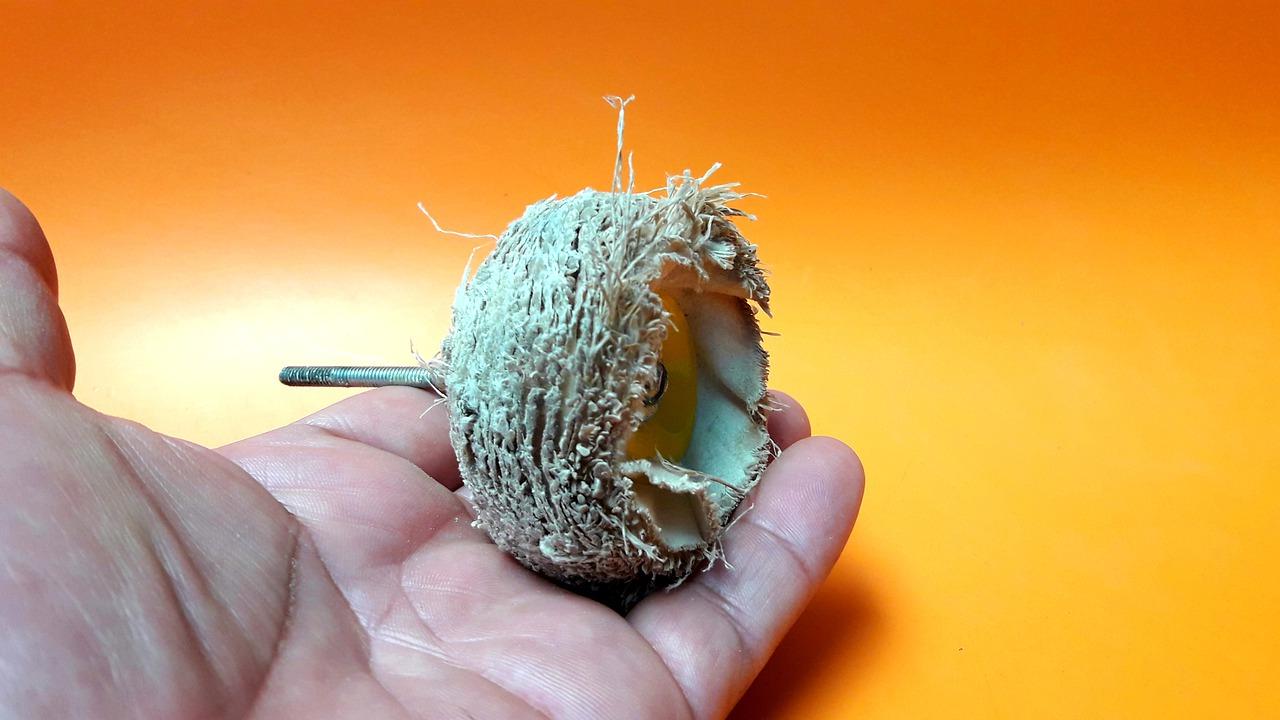 4. 食醋软化污渍