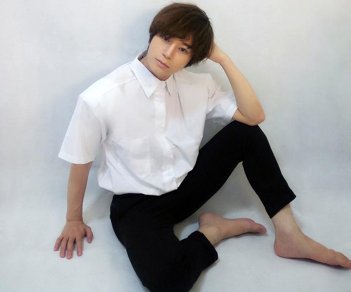 陈奕天行走的人体模型,腹肌马甲人鱼线清晰可见