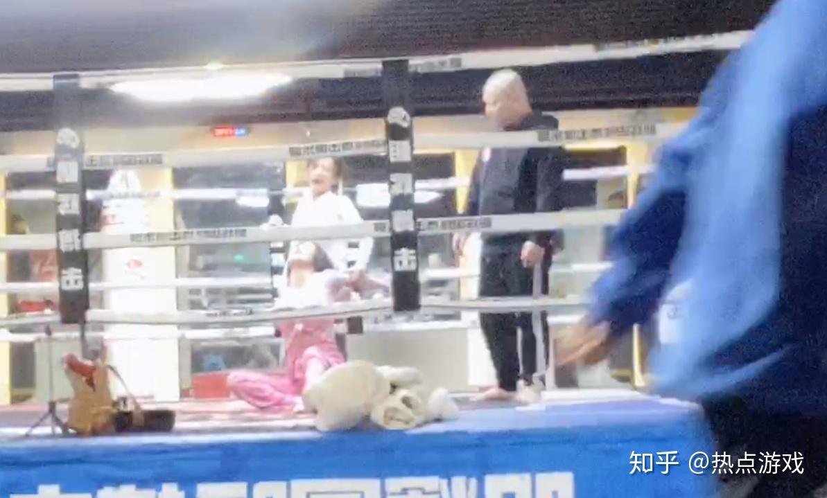 古阿扎大汗淋漓现身拳馆,与小野马真人pk,老司机请记好安全带