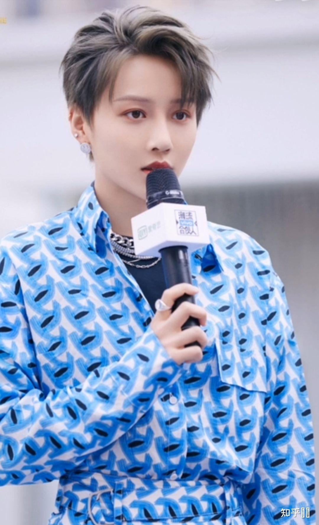 刘雨昕的高人气是否折射出很多女生希望成为一个酷帅男生的心理投射?