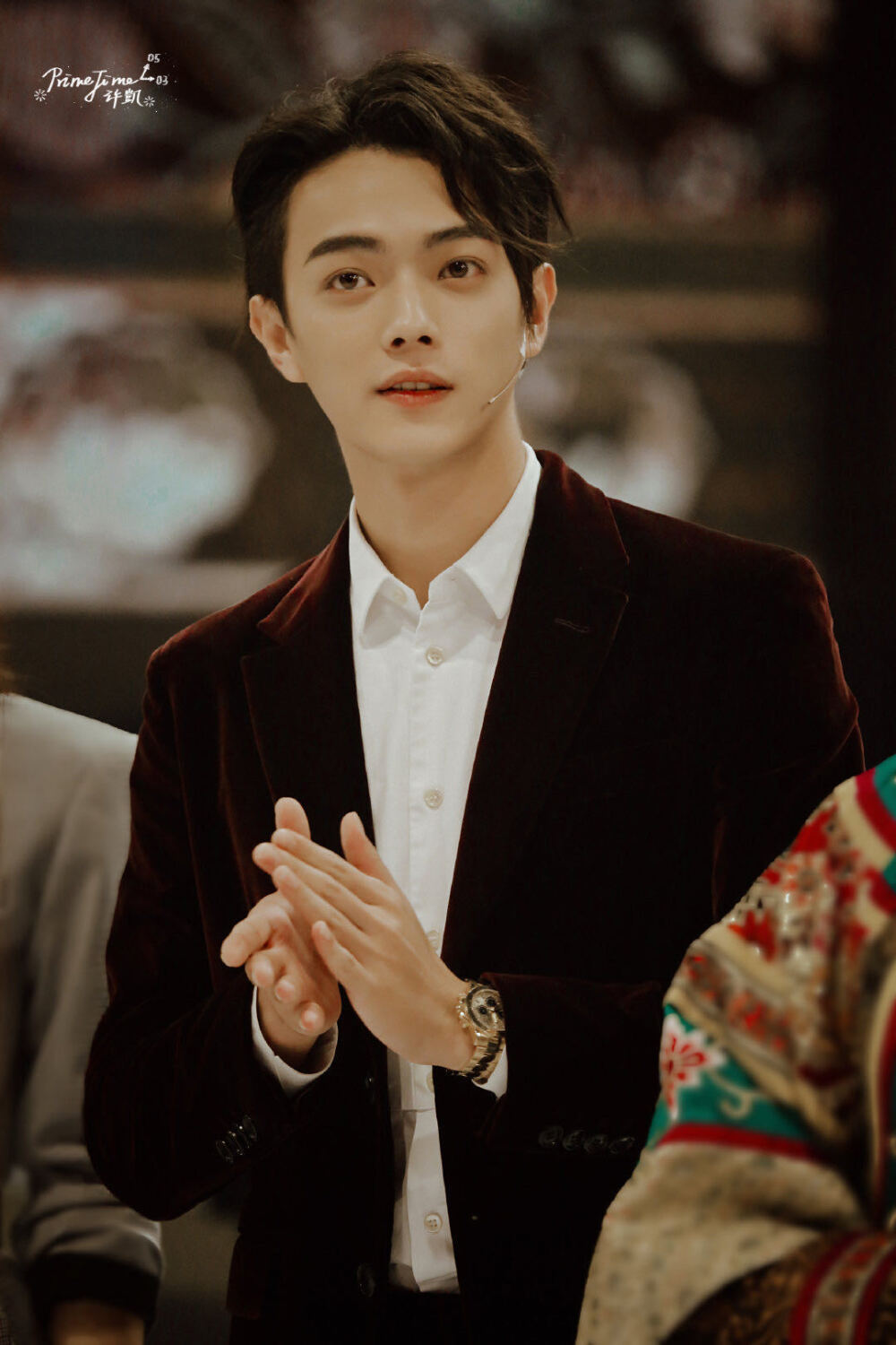 能不能发几张许凯的照片当壁纸的那种最近特别迷他