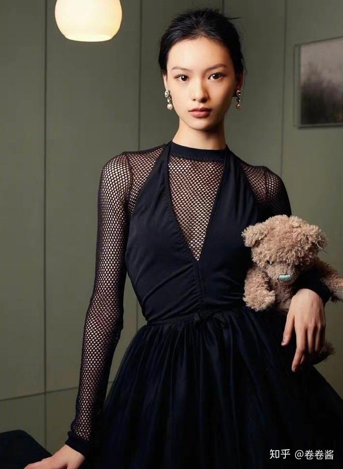 如何评价邱天的长相