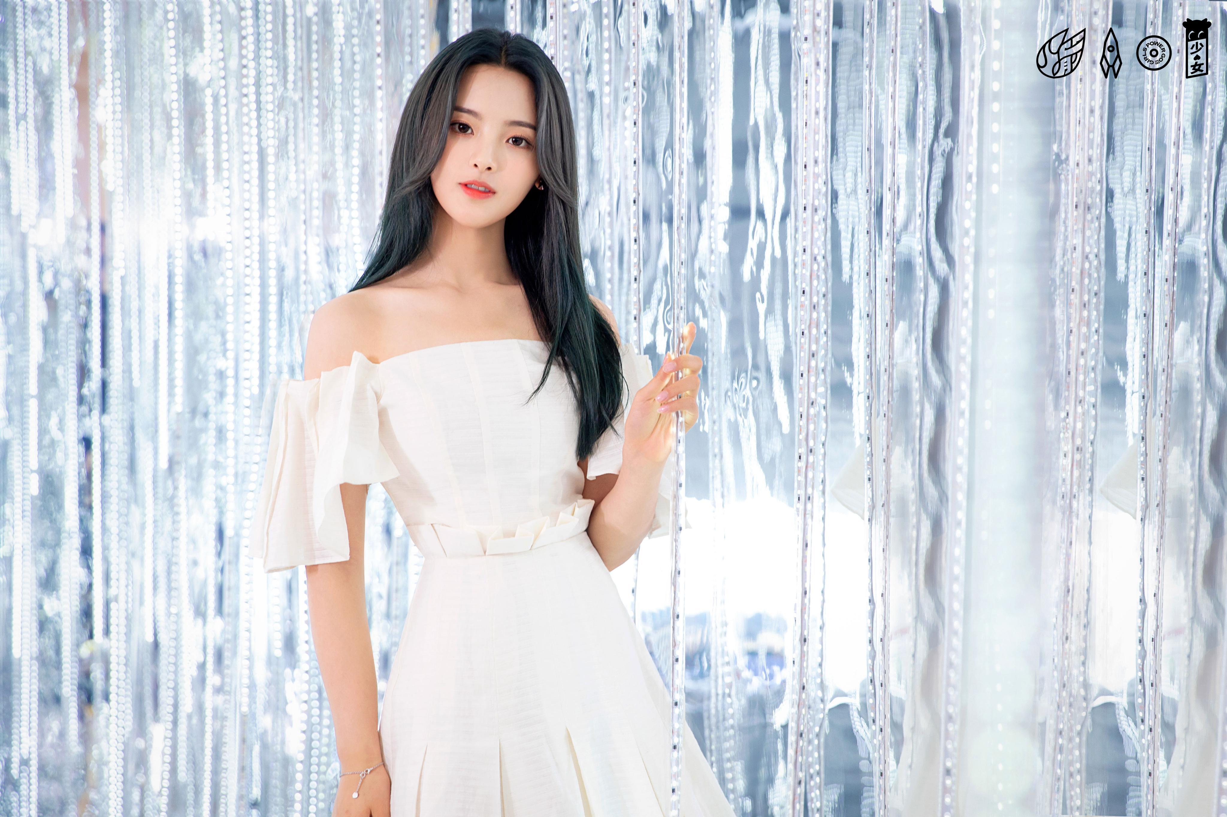 村民们都收藏了哪些杨超越1080p以上分辨率的电脑桌面或者手机壁纸