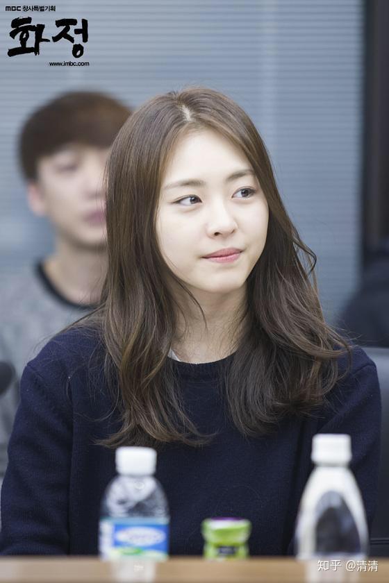 如何评价韩国女明星李允熹长相看图