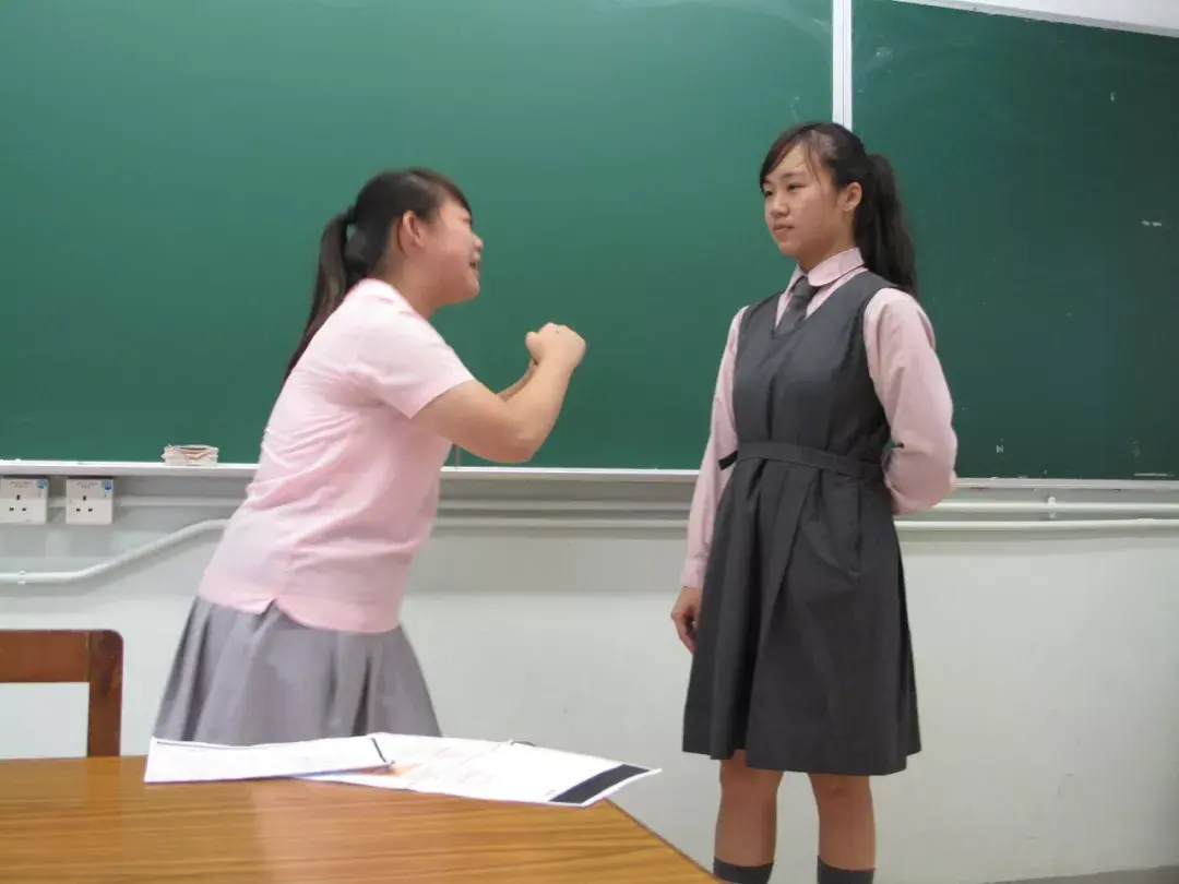 香港中学有哪些好看的校服? - 知乎