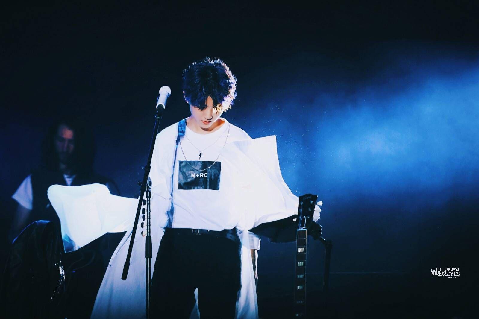 有没有一些王俊凯的高清图片适合做电脑桌面或是一些蓝海图