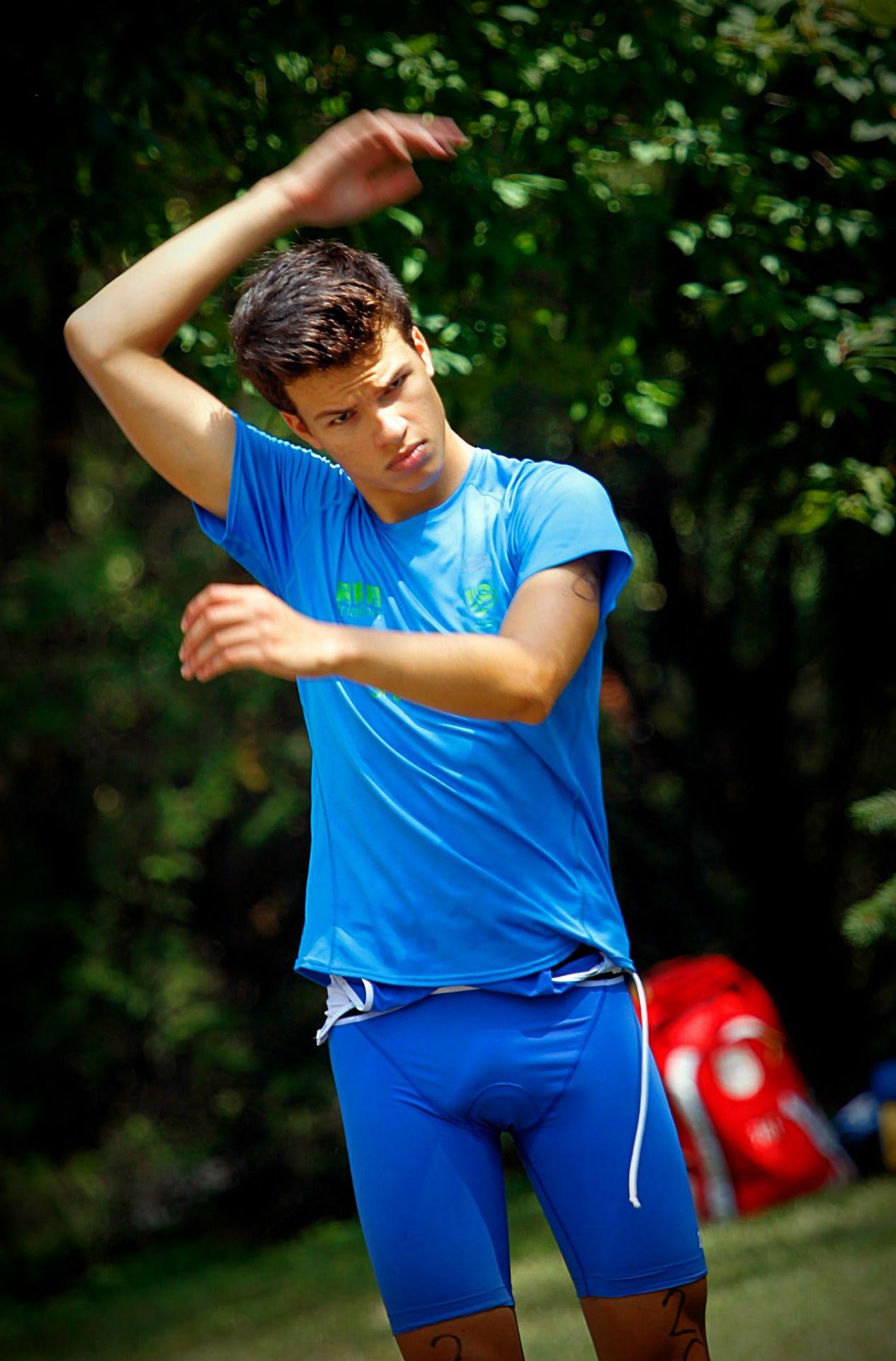 男生穿紧身裤和丝袜有什么区别