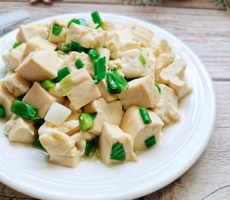 小葱拌豆腐一清二白，教你在家做这道简单易做，鲜嫩爽口的家常菜- 知乎