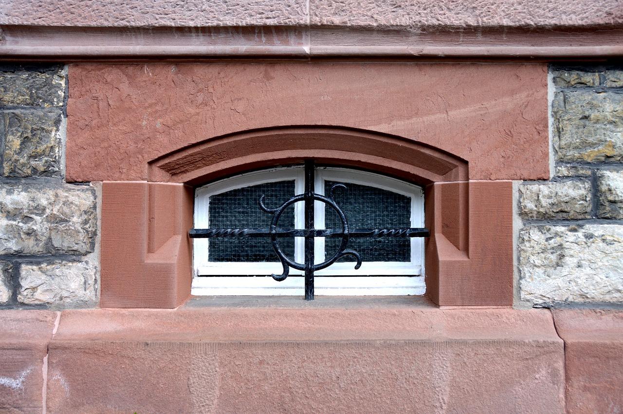 2. 家具布局技巧