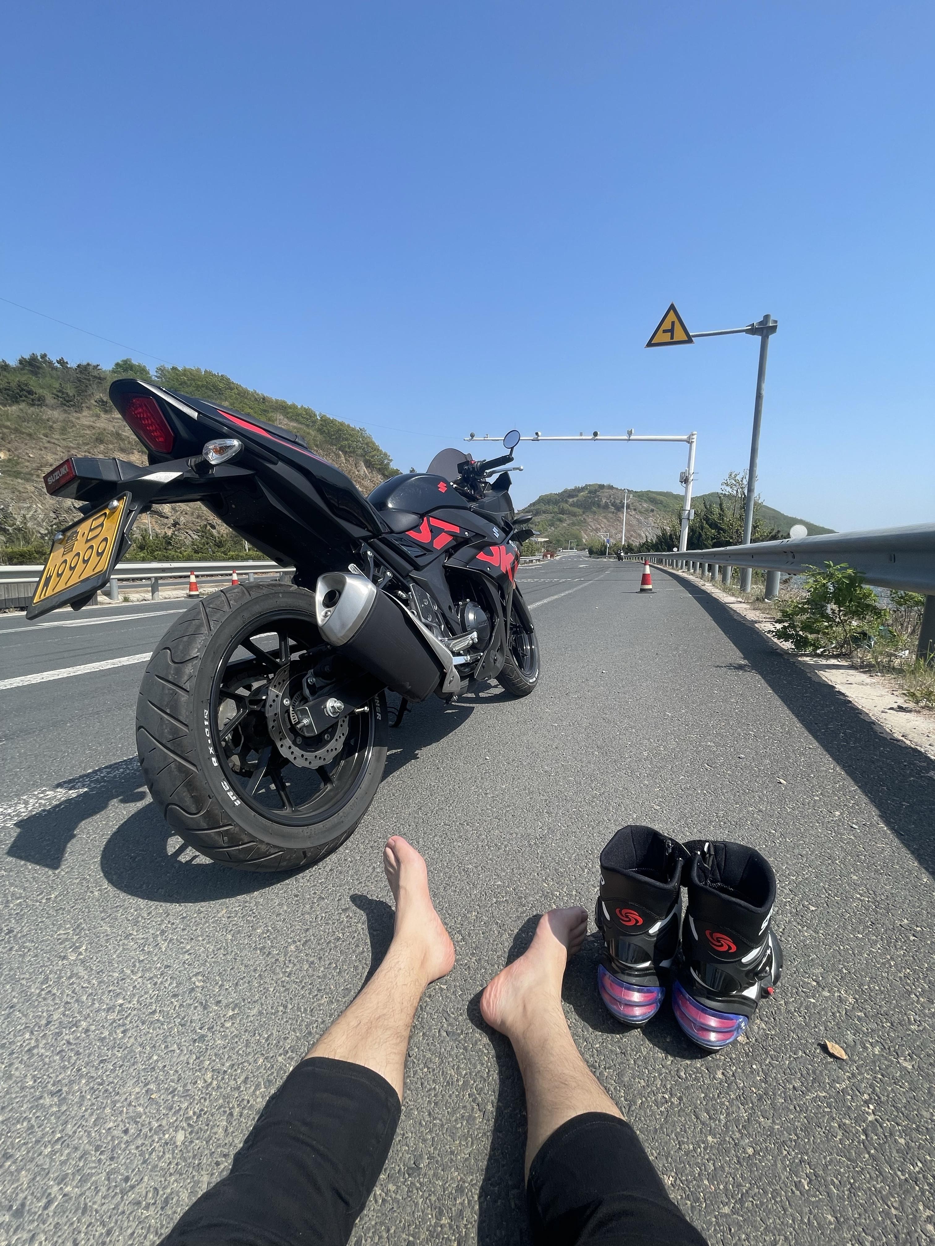 新手小白买春风450sr还是gsx250r? - 知乎