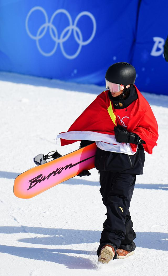 2022 北京冬奥会单板滑雪男子坡面障碍技巧苏翊鸣夺得银牌,如何评价本