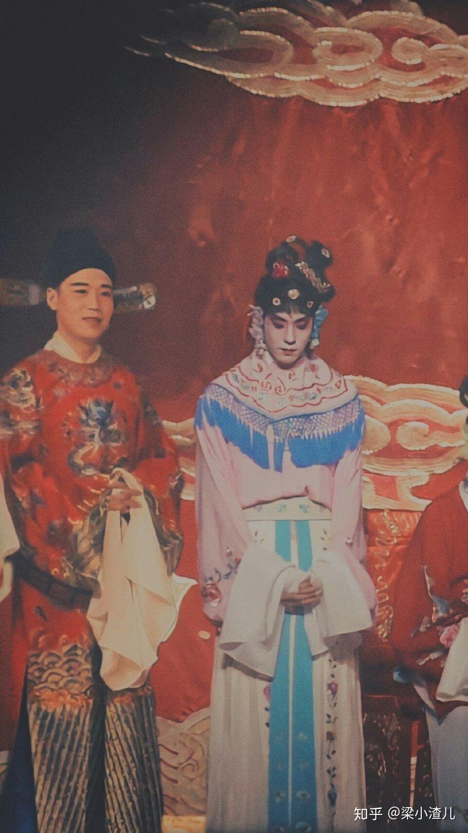 德云社的角儿们穿戏服好看吗西装呢