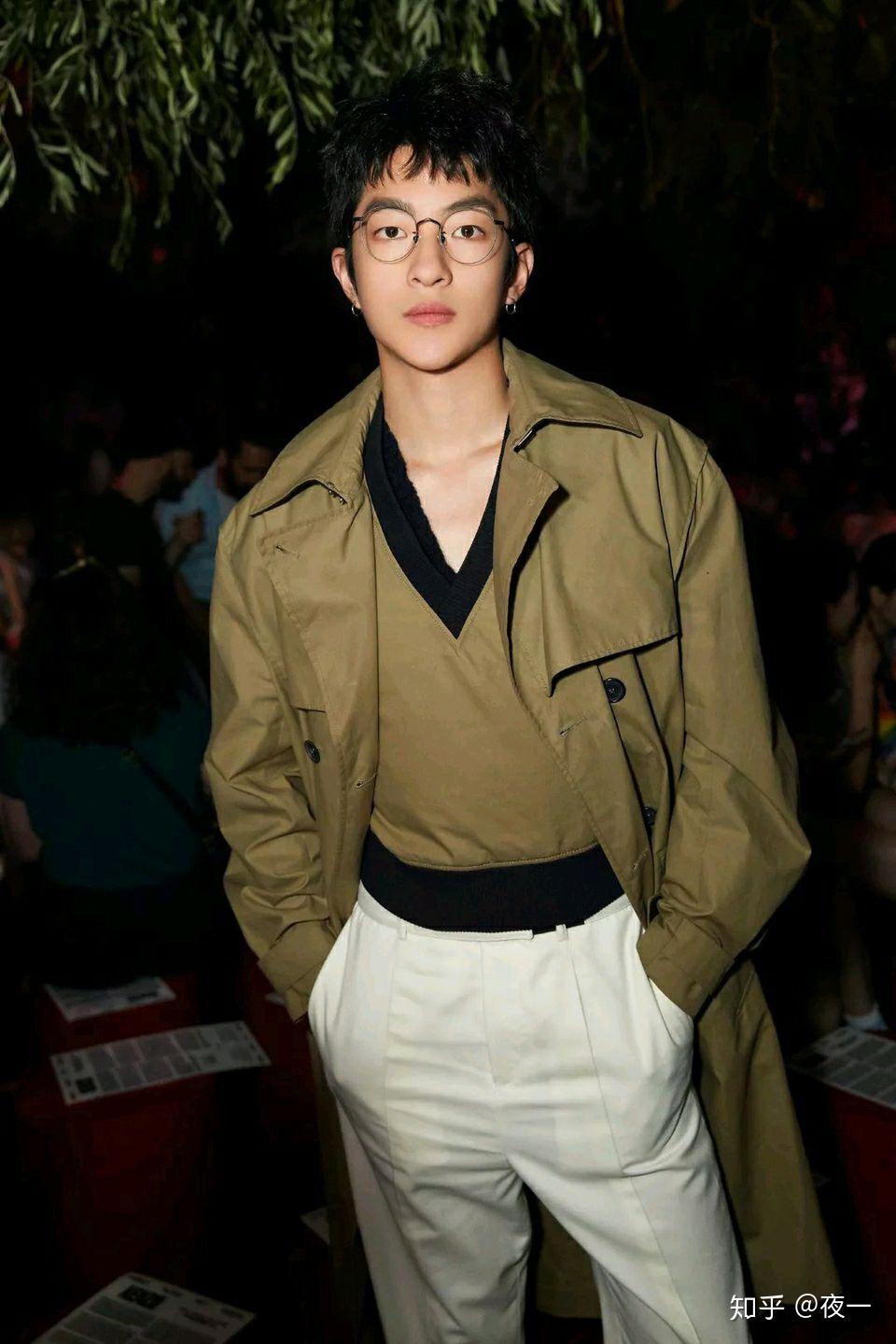 你认为屈楚萧最动人的照片是哪一张