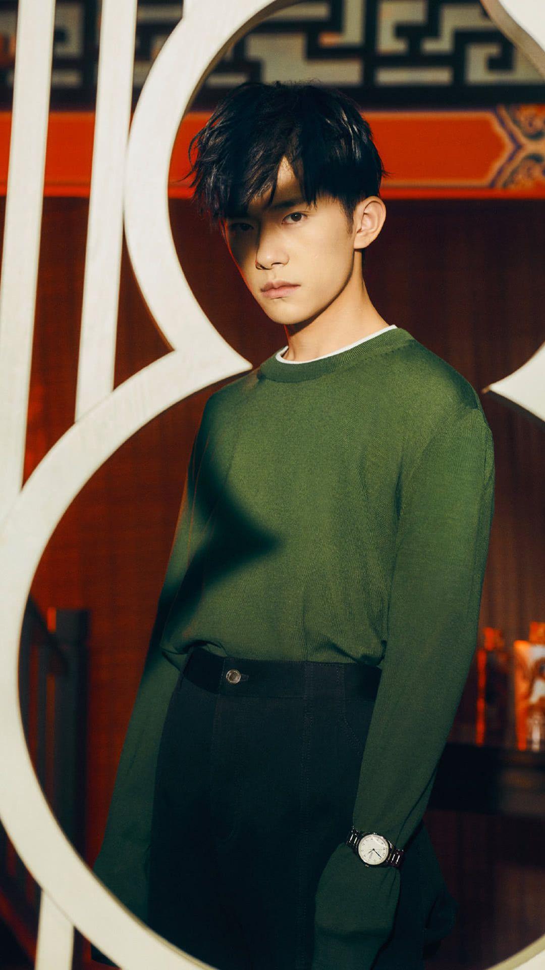 哪个男明星的海报最适合做壁纸