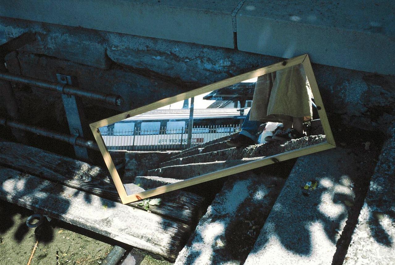 4. 镜子清洁保养