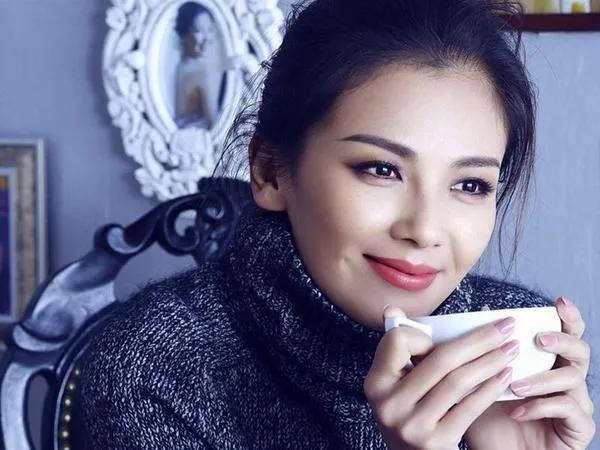 王珂:百亿富豪闪婚女明星,三年后遭遇破产,媳妇成“国民贤妻” - 知乎
