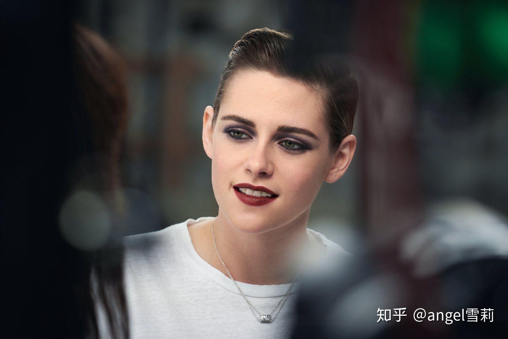 暮光之城中贝拉是爱雅各布还是爱德华?