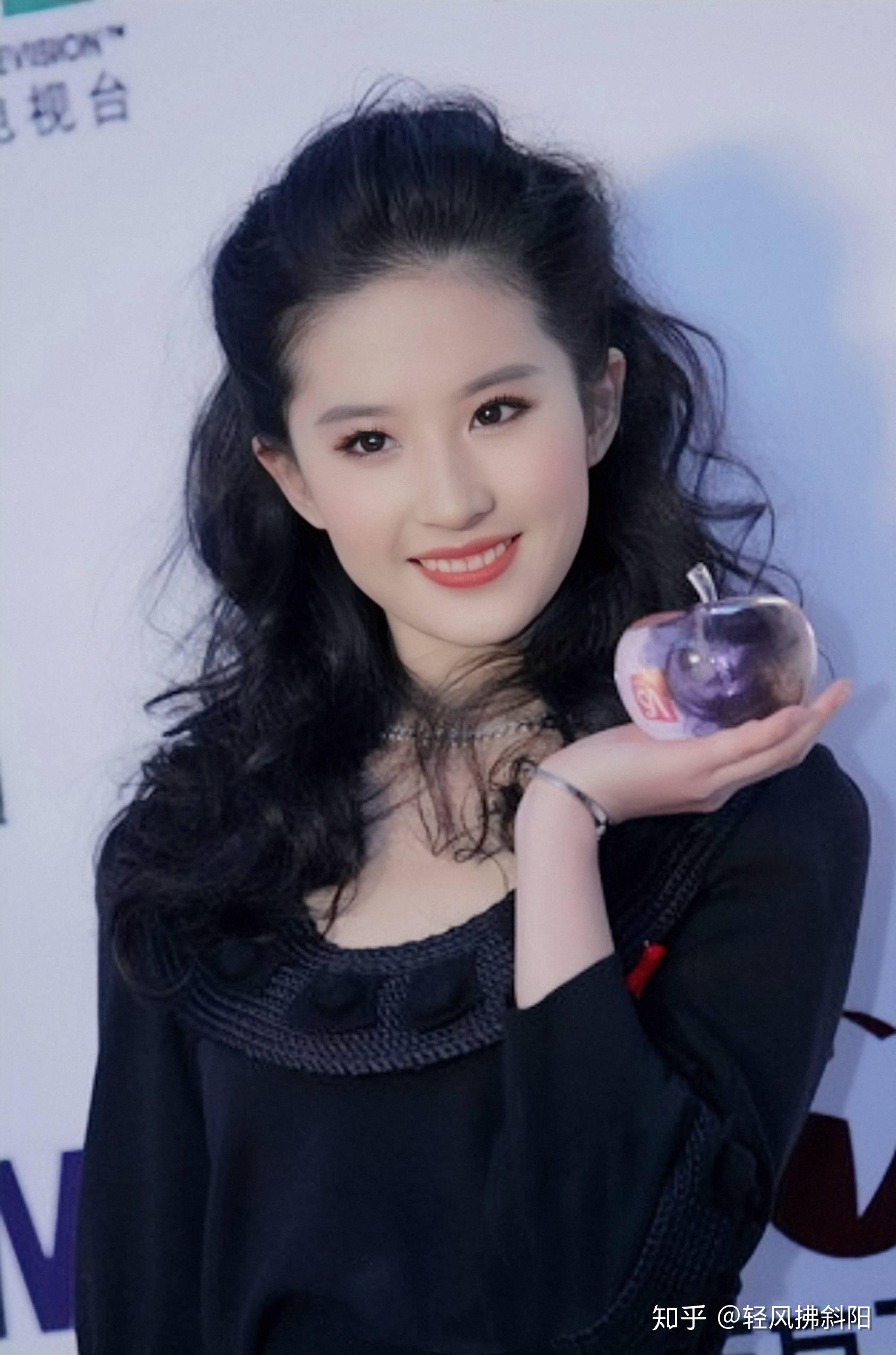 刘亦菲正脸好看还是侧脸好看