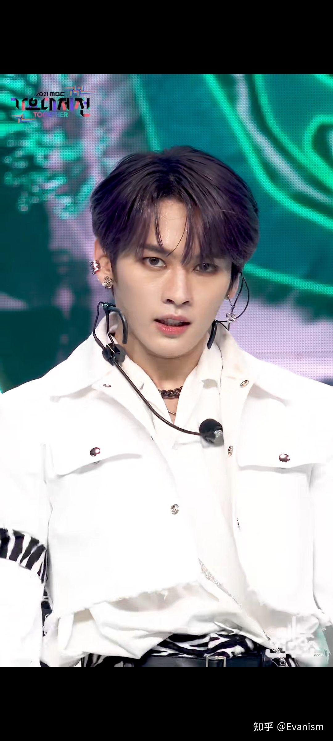 如何评价straykids李旻浩leeknow的颜值