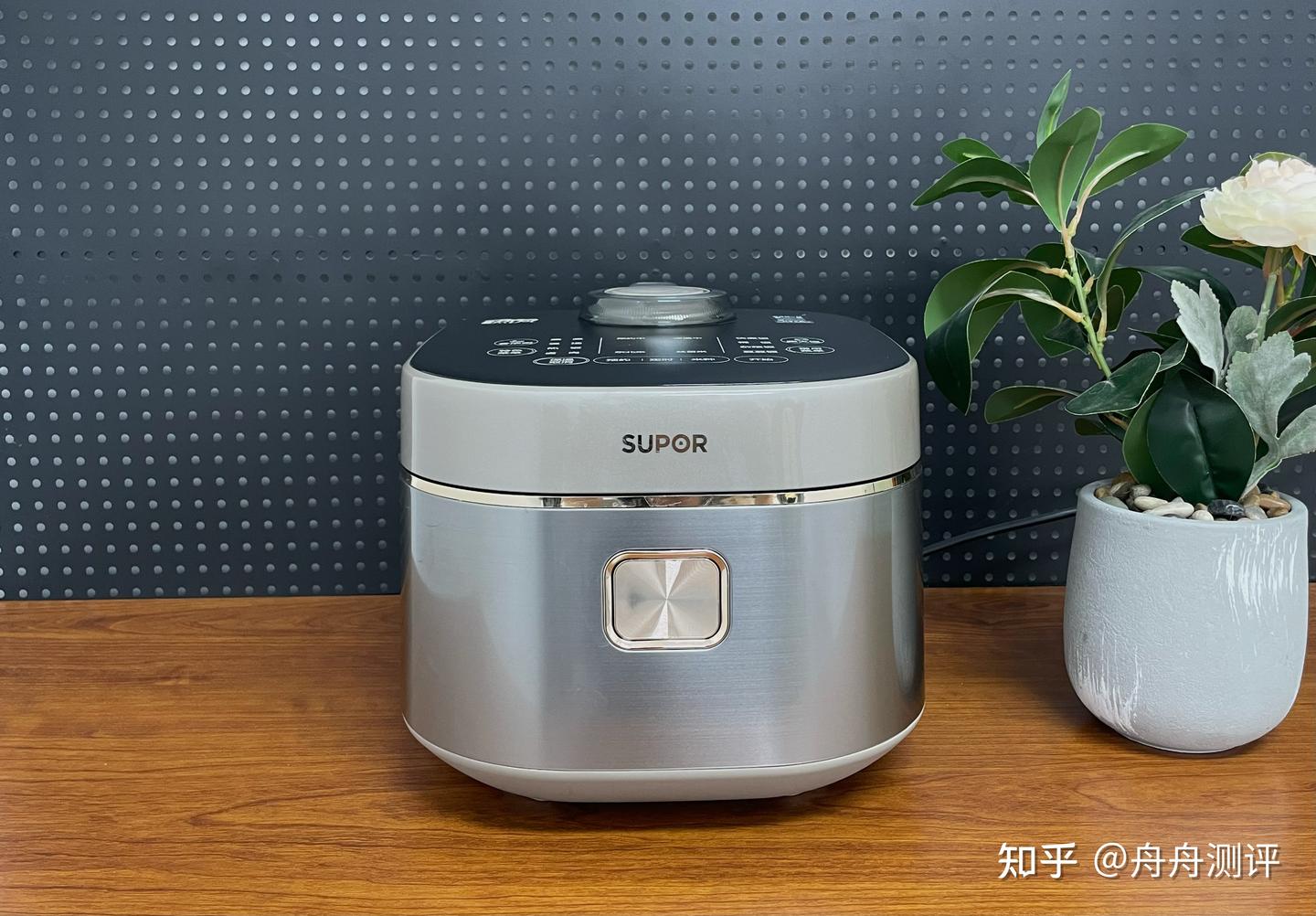 0涂层电饭煲到底怎么选?把粘锅、难洗、煮饭慢这些坑一次讲透,附最新一代苏泊尔热风0涂层电饭煲实测,到底值不值得买?
