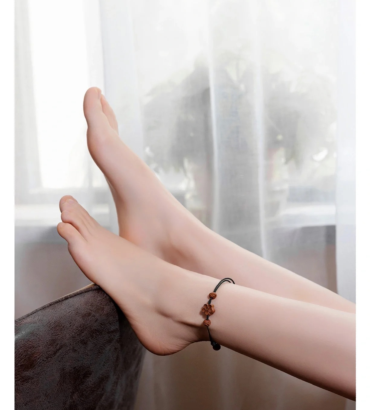 女生的脚不涂指甲油好看吗?