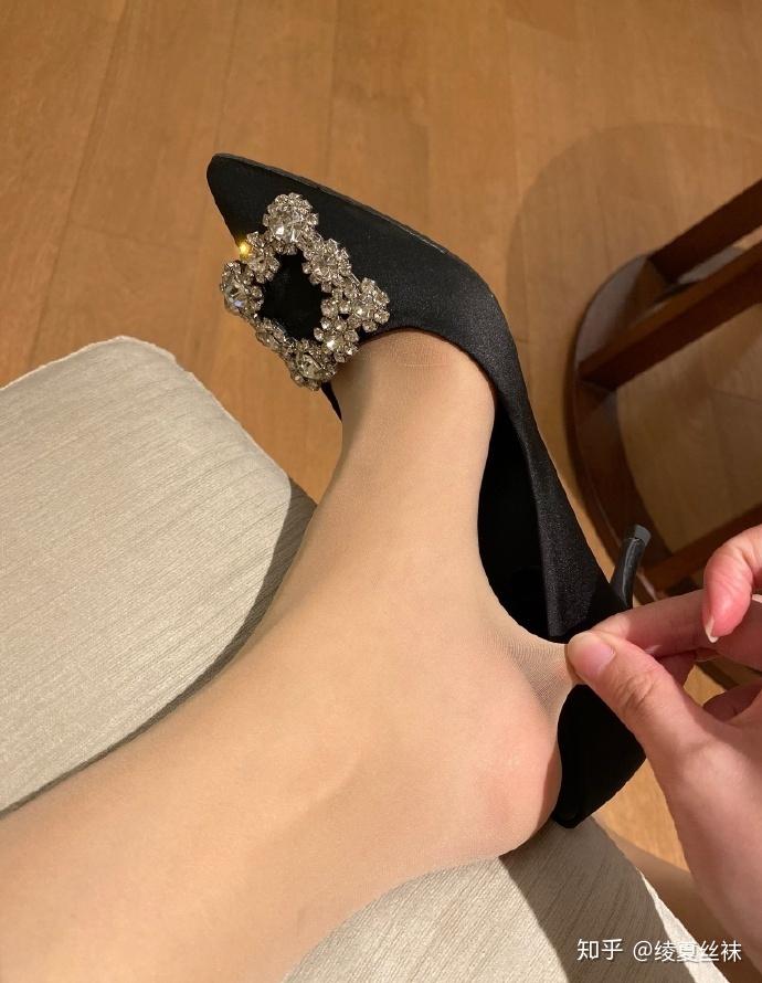为什么说丝袜配高跟鞋是绝配? - 知乎