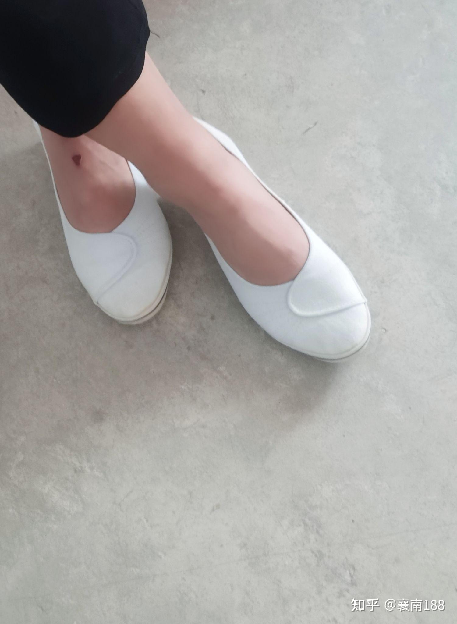 有女生现在还喜欢穿下图这种白布鞋没