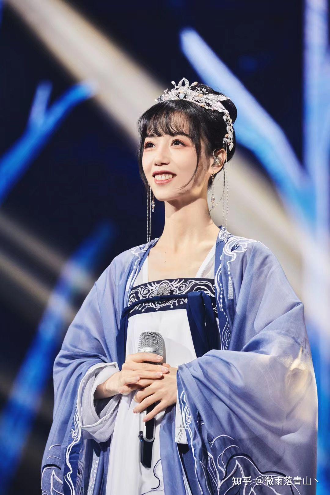 有银临的照片吗,可以分享一下吗? - 知乎