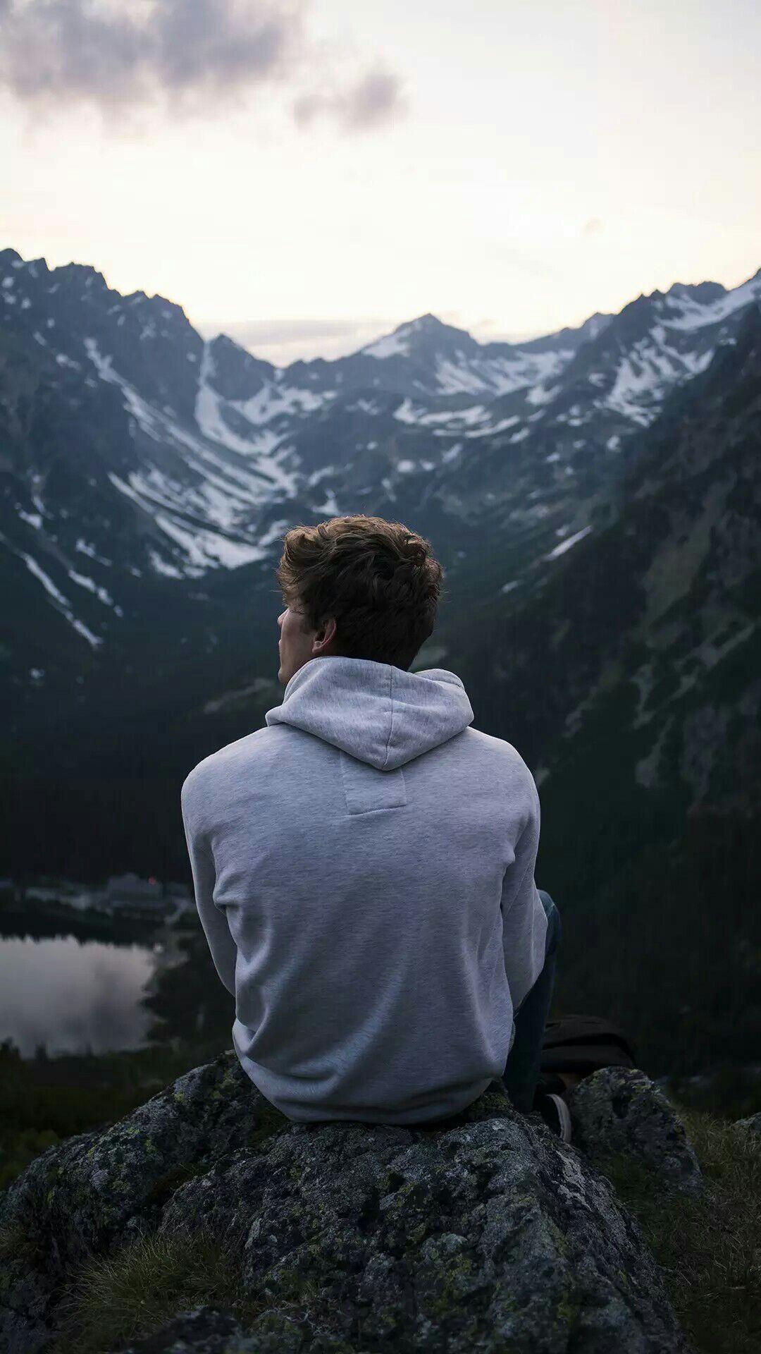 有没有那种背影的手机壁纸,展现出很孤独但又很洒脱的样子? - 知乎