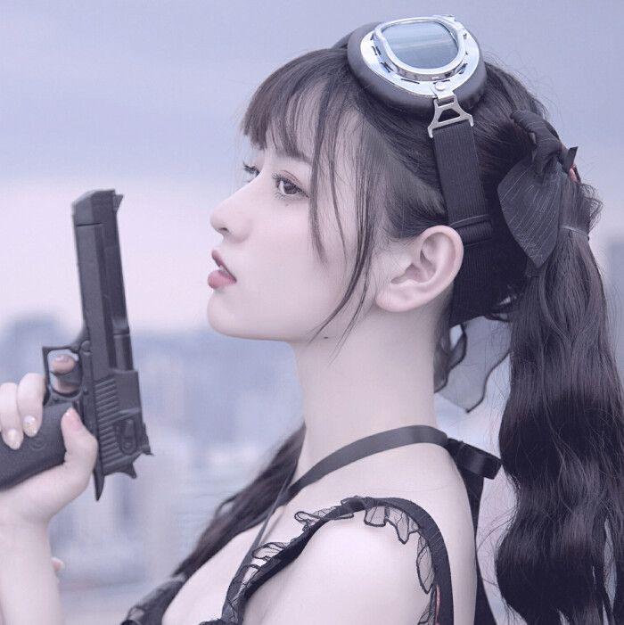 请问有哪位仙女有带枪的头像么最好是美女和枪