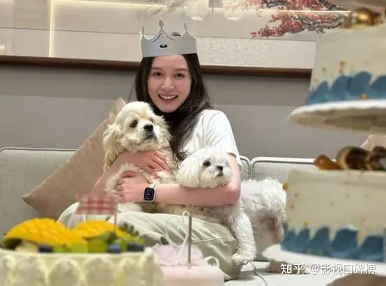 陈思诚小女友阮巨发文庆祝生日,脸部圆润,比同年龄人要成熟 - 知乎