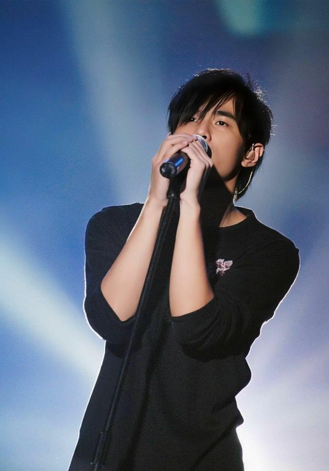 周杰伦早期有哪些好看的照片