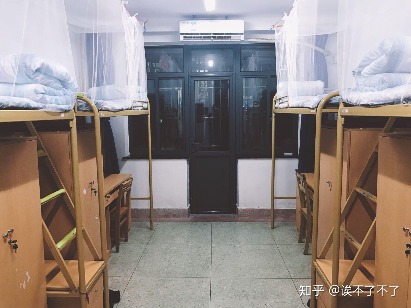 上海海关学院的宿舍条件如何?校区内有哪些生活设施?