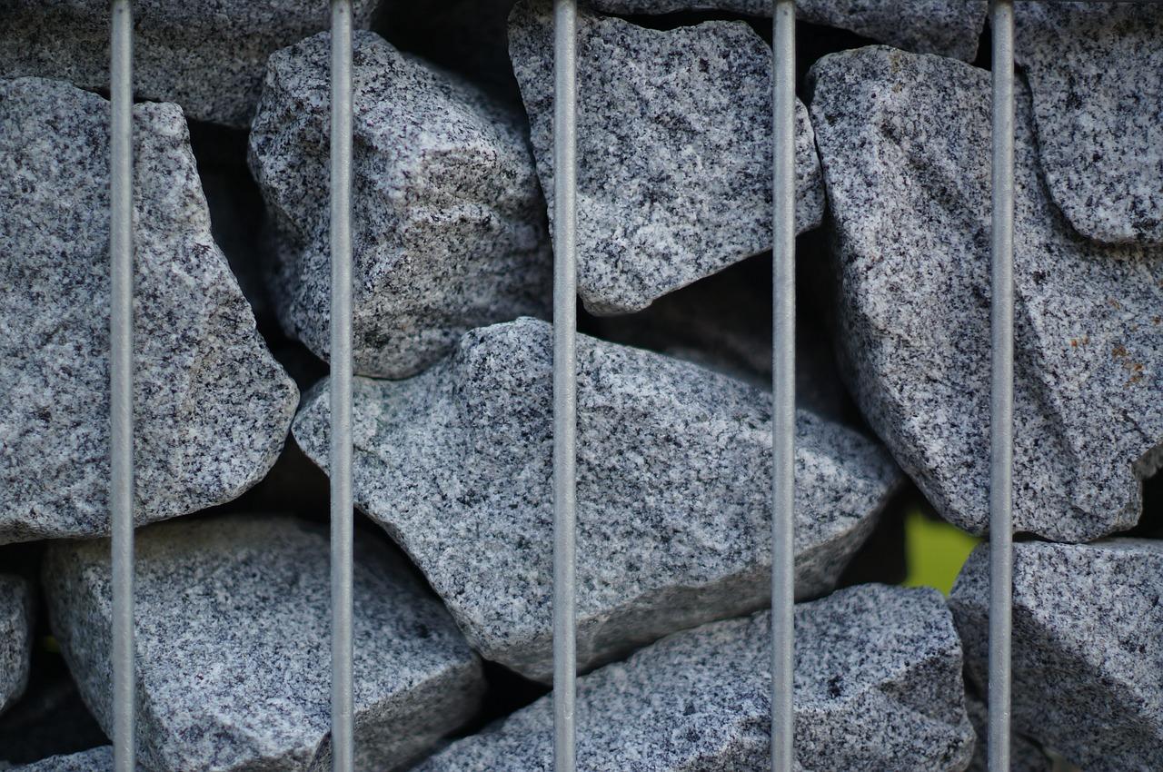 如何测量墙壁厚度