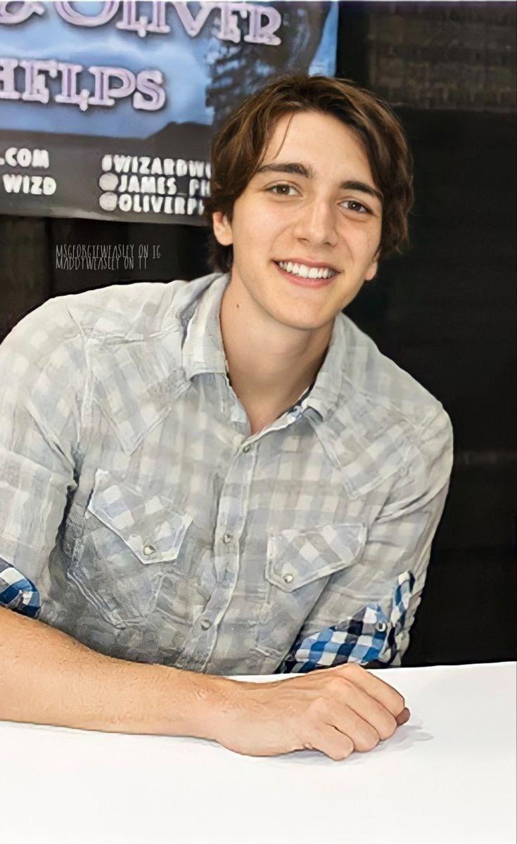 请问有人有韦斯莱双子弗雷德韦斯莱乔治韦斯莱的照片吗特别帅的那种