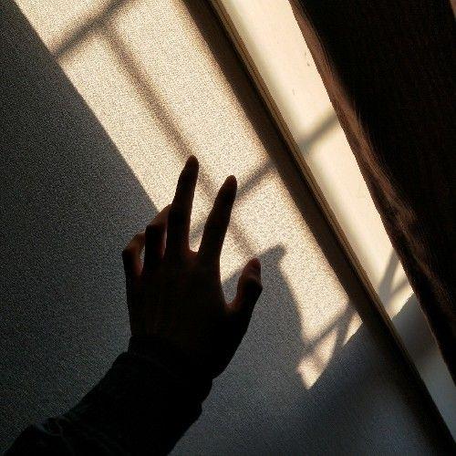 有哪些带手的好看的头像