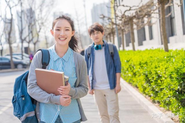 如何看待当今大学生过年回家认为「自己还是小孩子」的行为？