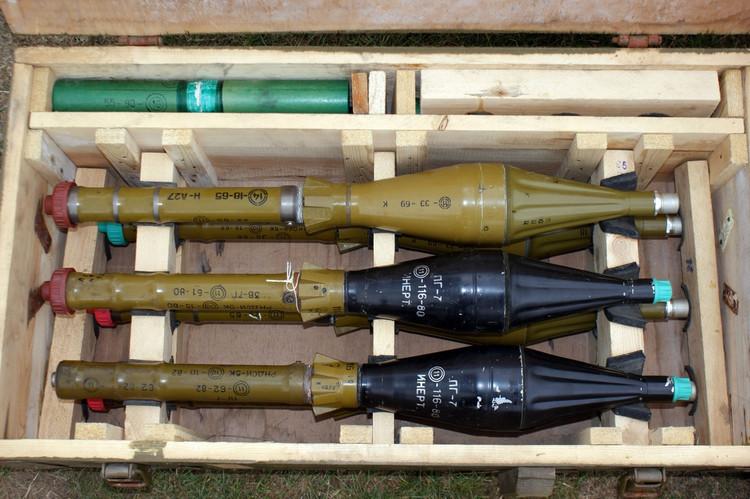 肩扛式火箭筒rpg里的火箭弹是怎么发射出去的