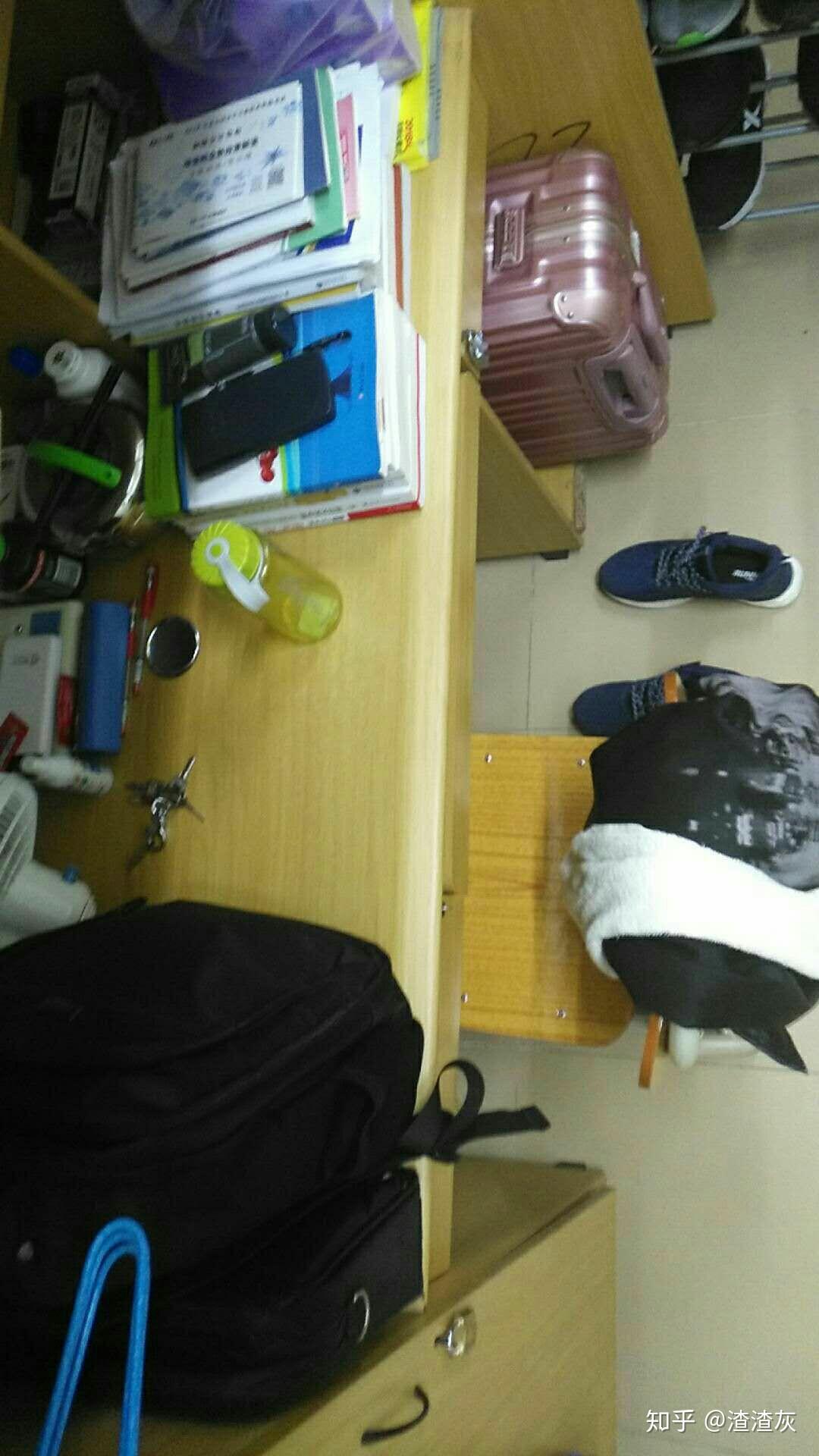 你们怎么看房间很乱的男生?