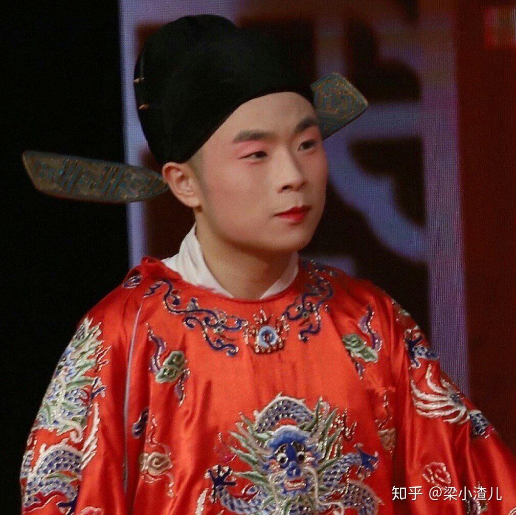 德云社的角儿们穿戏服好看吗西装呢